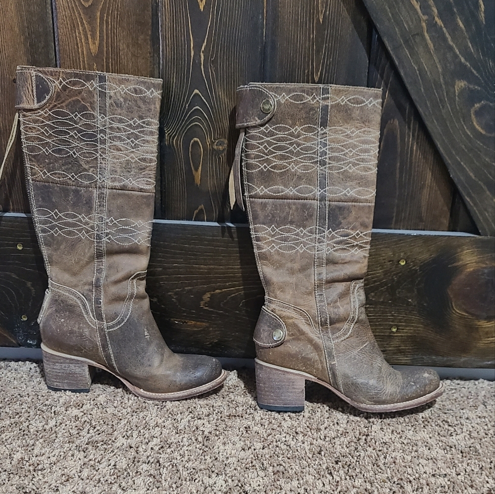 Rare Freebird Embroidered Oxford Boot Size 6 Tan